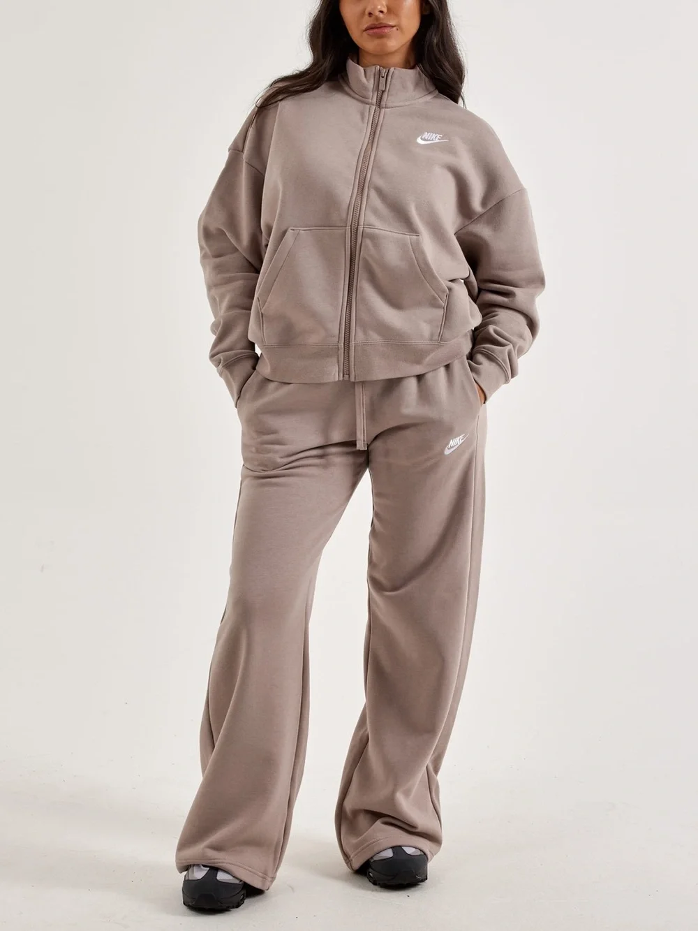 Nike Women’s Club Fleece Track Jacket & Mid-Rise Oversized Sweatpants Set Large